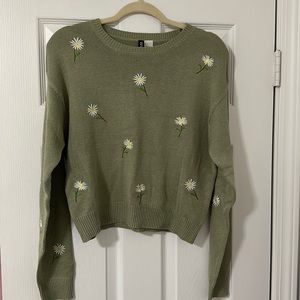 NWT H&M sweater with embroidered flowers